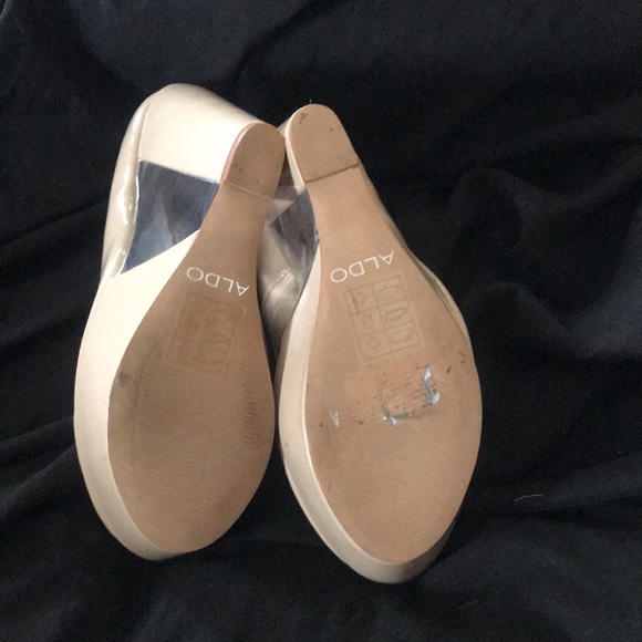 Beautiful wedge hill beige shoes by Aldo - Picture 5 of 5